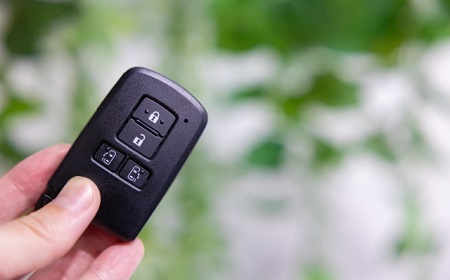 その鍵だけで本当に守れますか？愛車を救うGPS防衛術