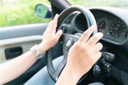 あなたの車、いつ盗まれるか？！小型GPS発信機を使って対策を！