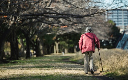 認知症患者が迷子に？安心できるGPS追跡システムを紹介！