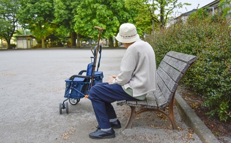 認知症で迷子に？GPS追跡技術で見守りが必要な理由