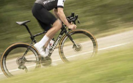 自転車レースで勝つには、GPS追跡システムを使わないわけにはいかない？